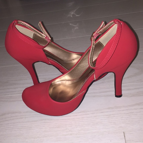 Red Almond Toe Heels - Picture 3 of 6